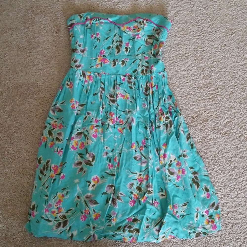 Beautiful FLORAL dress!